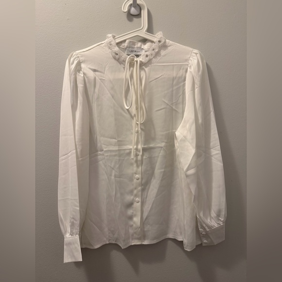 White Satin Blouse with Floral on the Neck - Picture 2 of 7